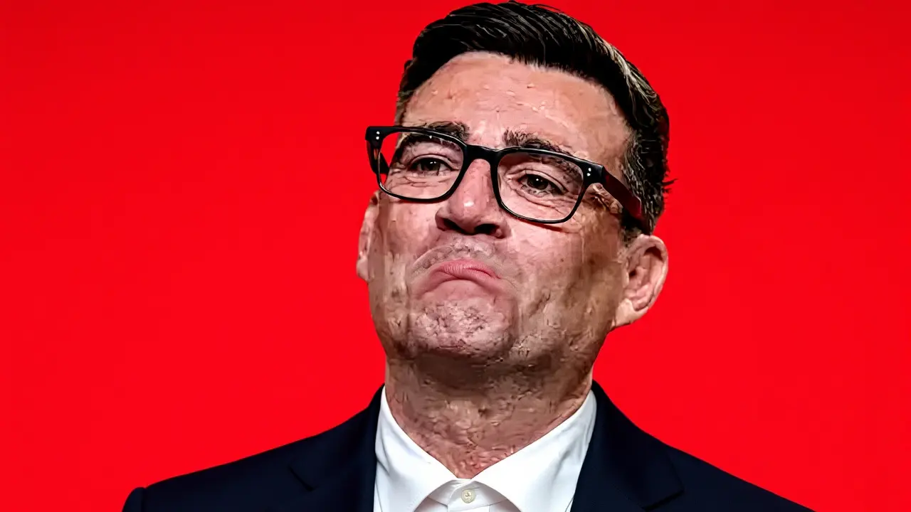 Andy Burnham je novým britským premiérem