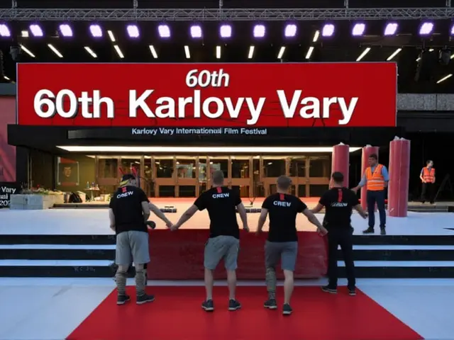KVIFF 60/80: Vary bez Bartošky, ale plné hvězd jako Hoffman