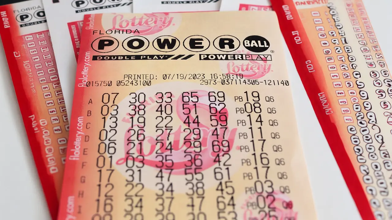 Sázková horečka: Powerball láká na miliardy, šance ale zůstávají mizivé